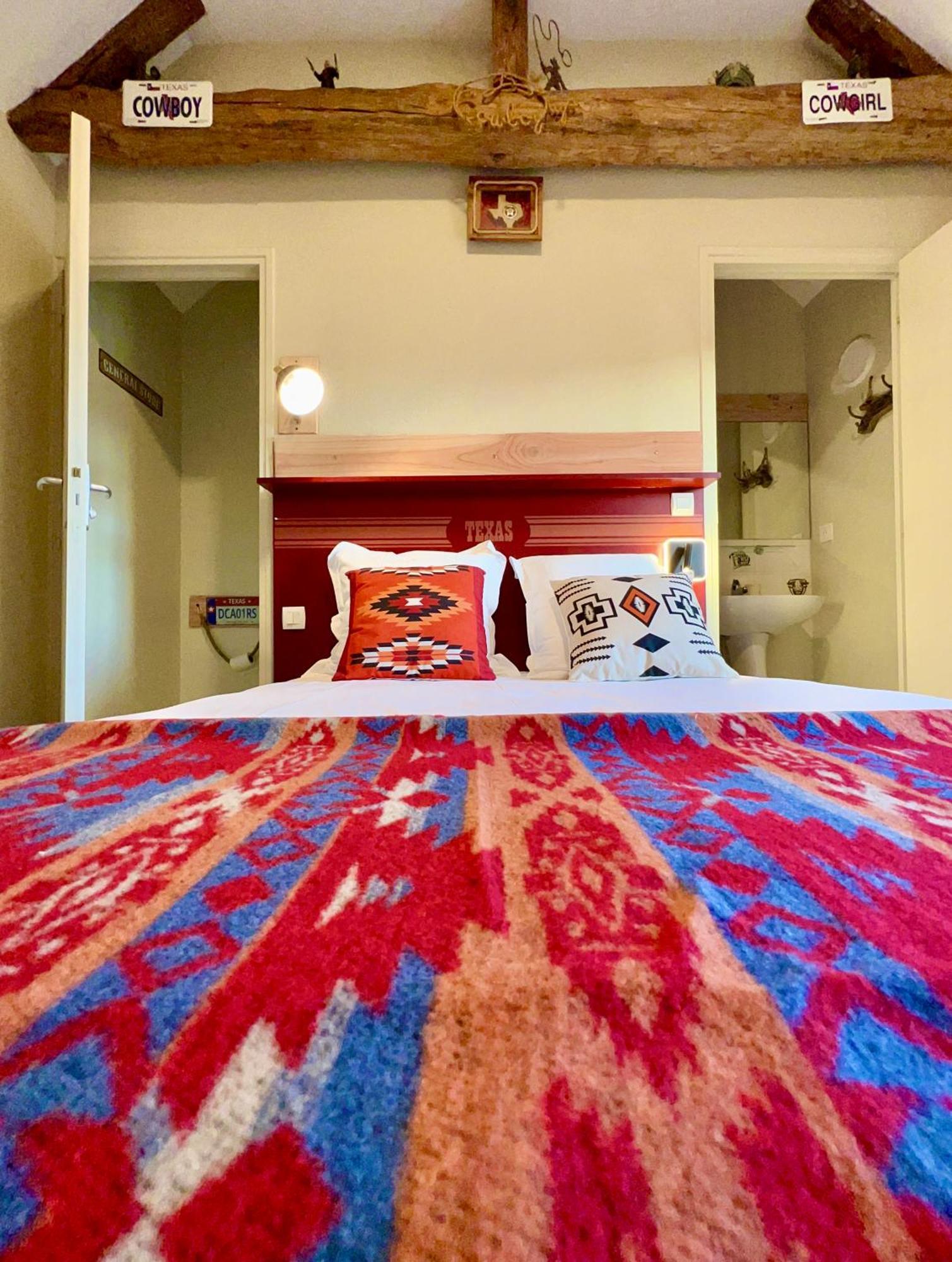 Hotel Le Ranch Brûlon Eksteriør billede