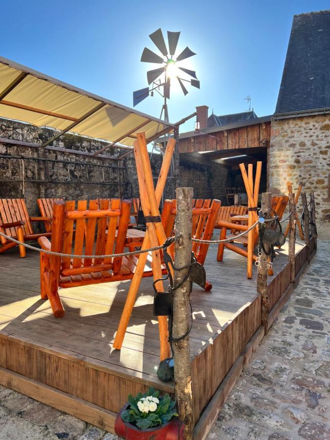 Hotel Le Ranch Brûlon Eksteriør billede