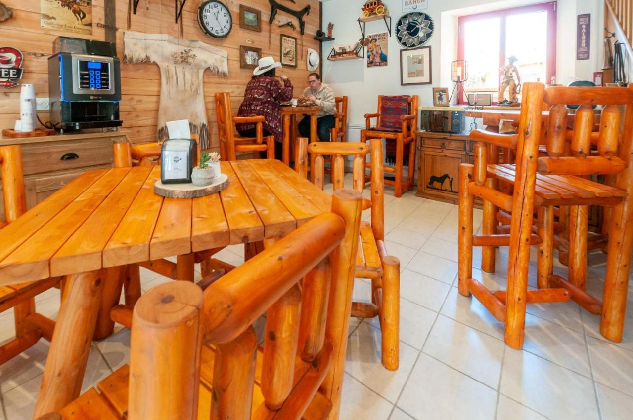 Hotel Le Ranch Brûlon Eksteriør billede
