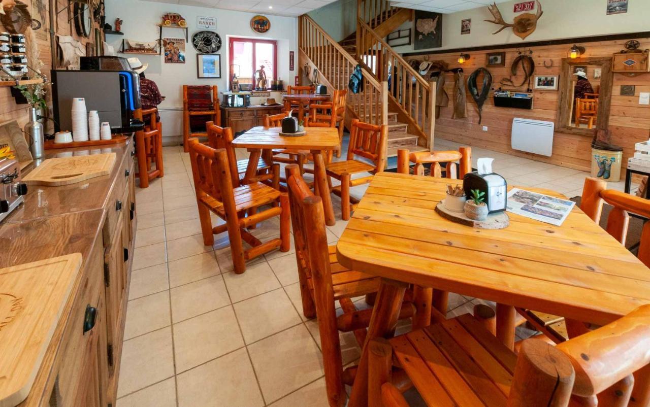 Hotel Le Ranch Brûlon Eksteriør billede