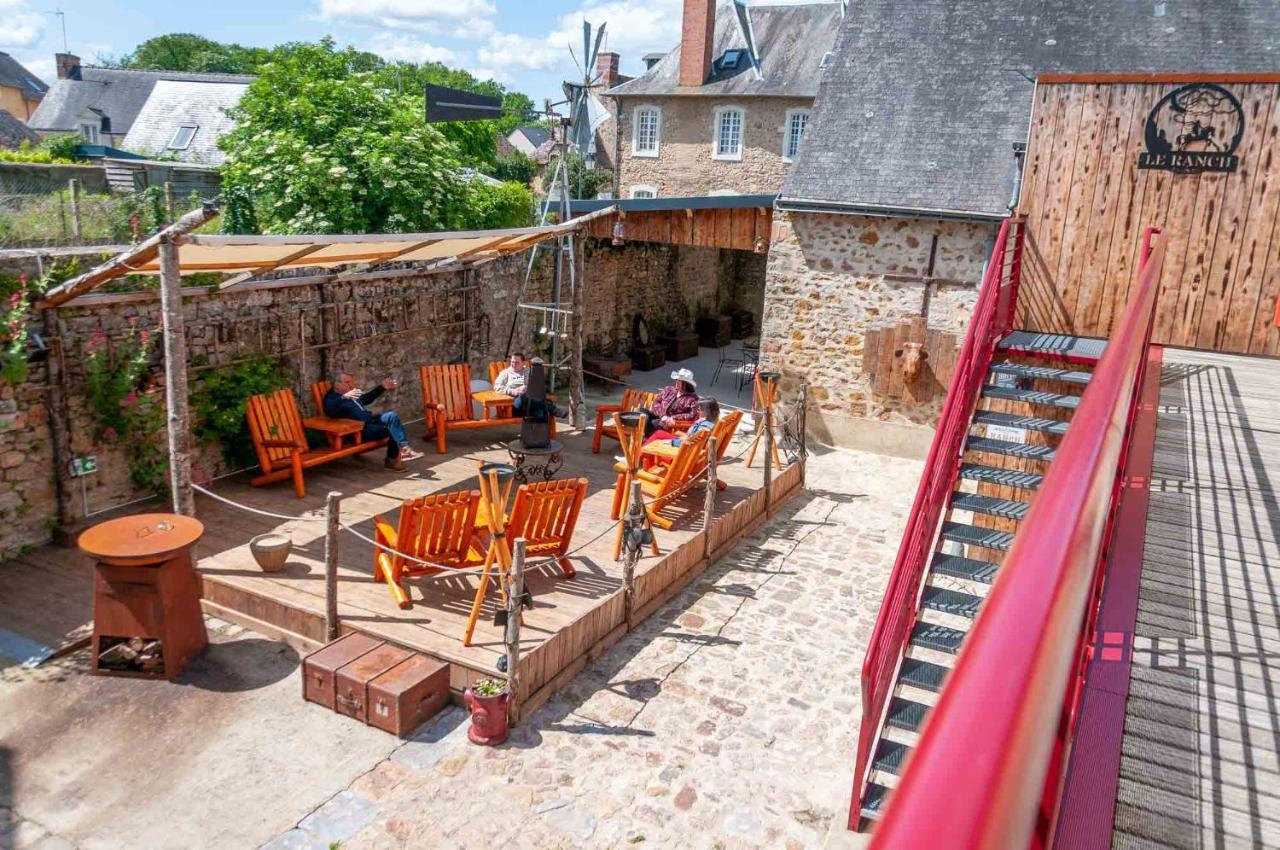 Hotel Le Ranch Brûlon Eksteriør billede