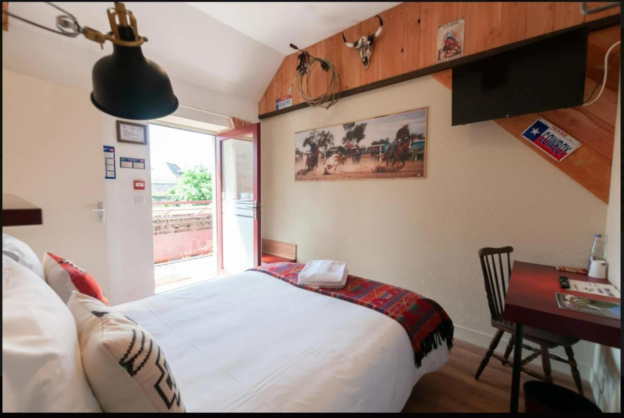 Hotel Le Ranch Brûlon Eksteriør billede