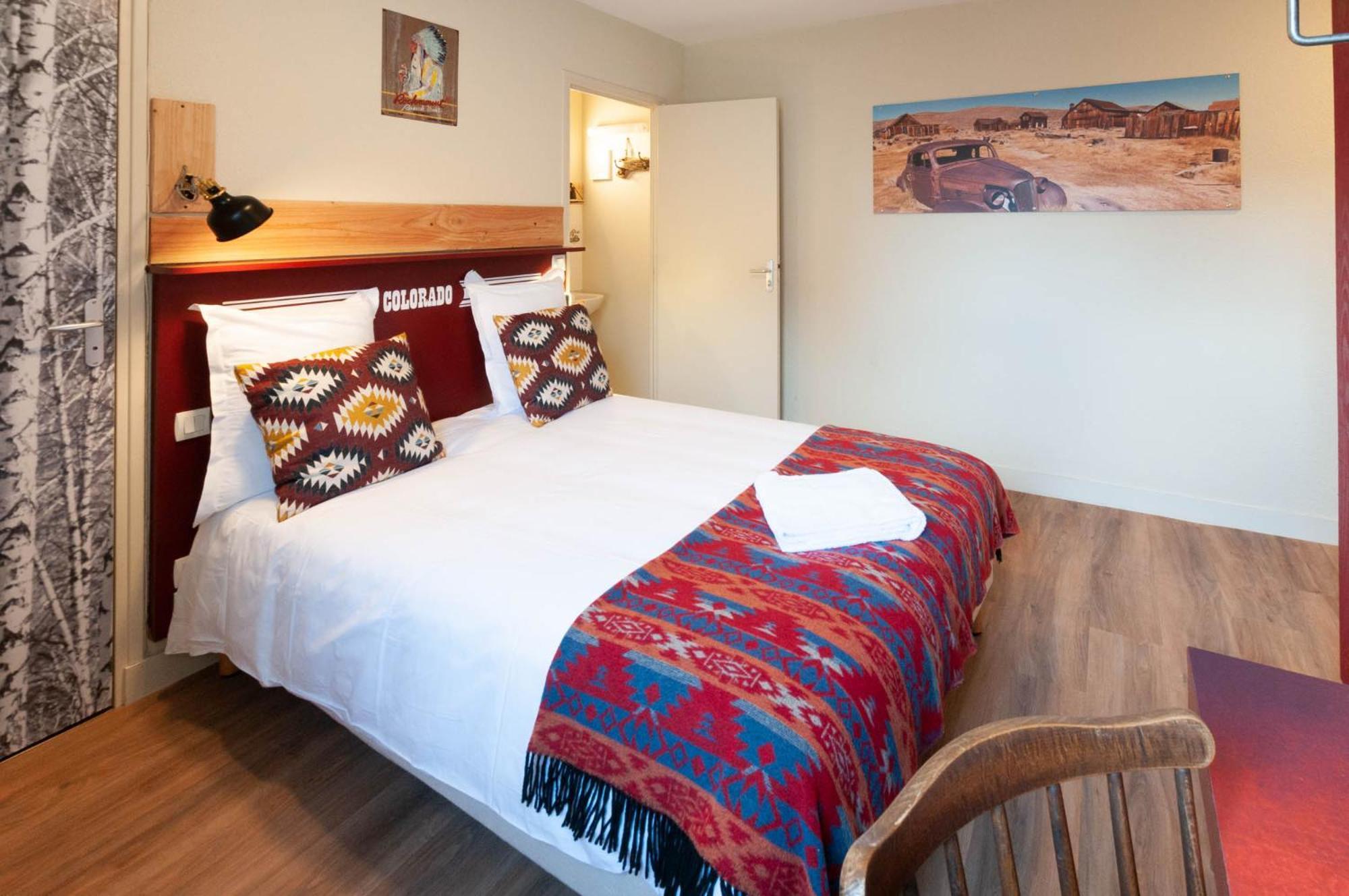 Hotel Le Ranch Brûlon Eksteriør billede