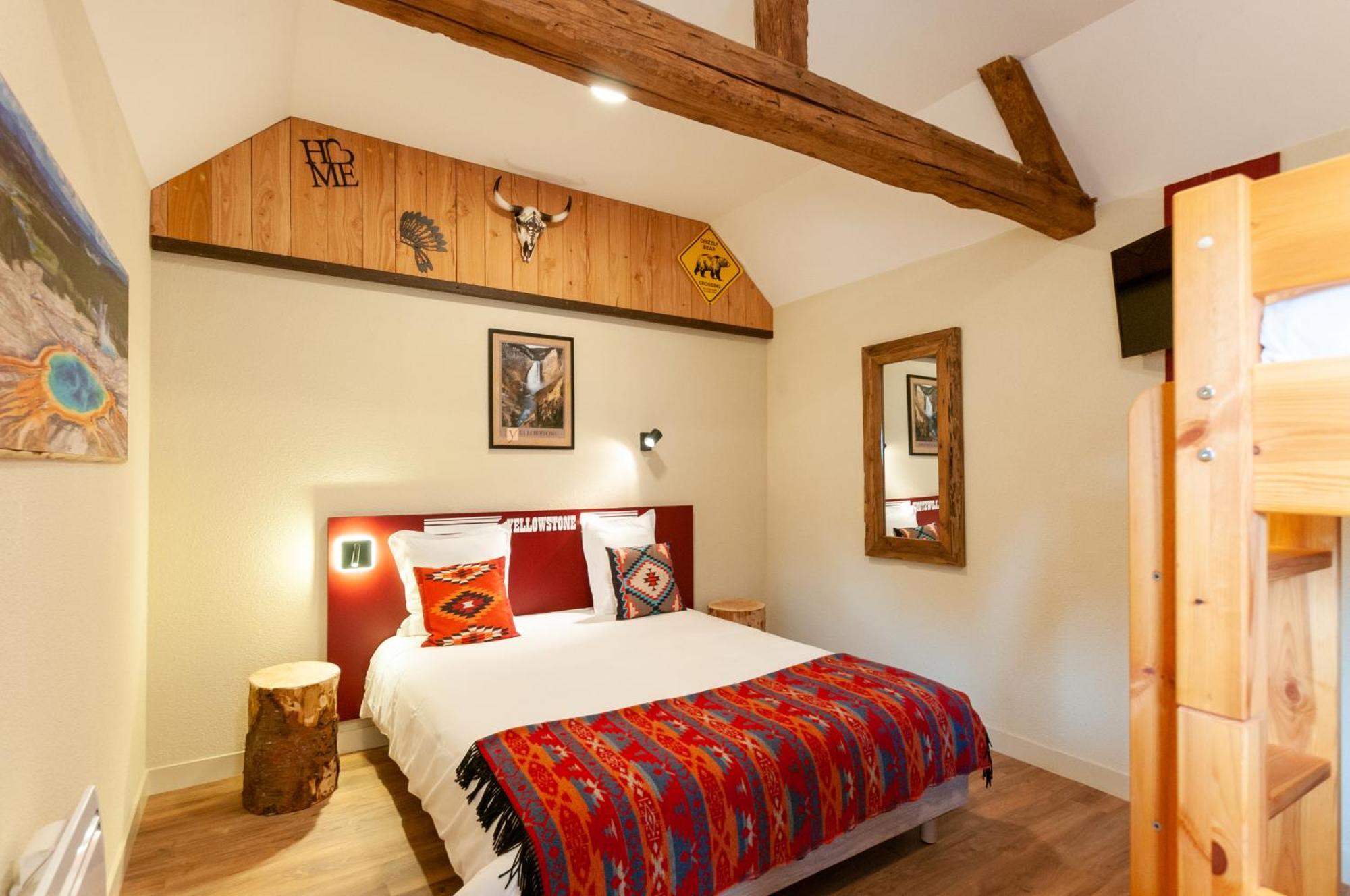 Hotel Le Ranch Brûlon Eksteriør billede