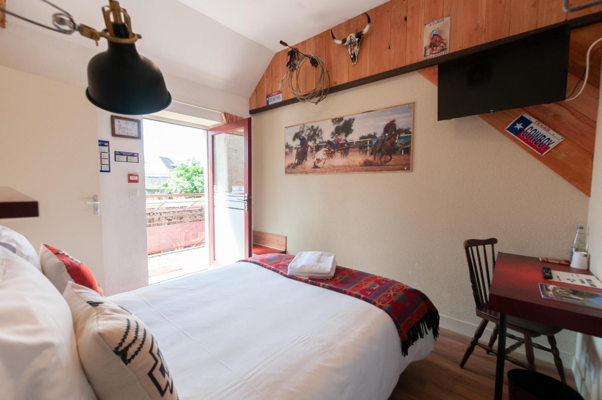 Hotel Le Ranch Brûlon Eksteriør billede
